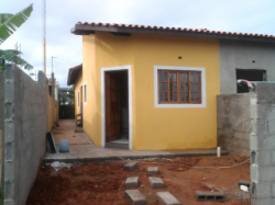 Casa nova em Itanhaém, perto de comércios e escola.